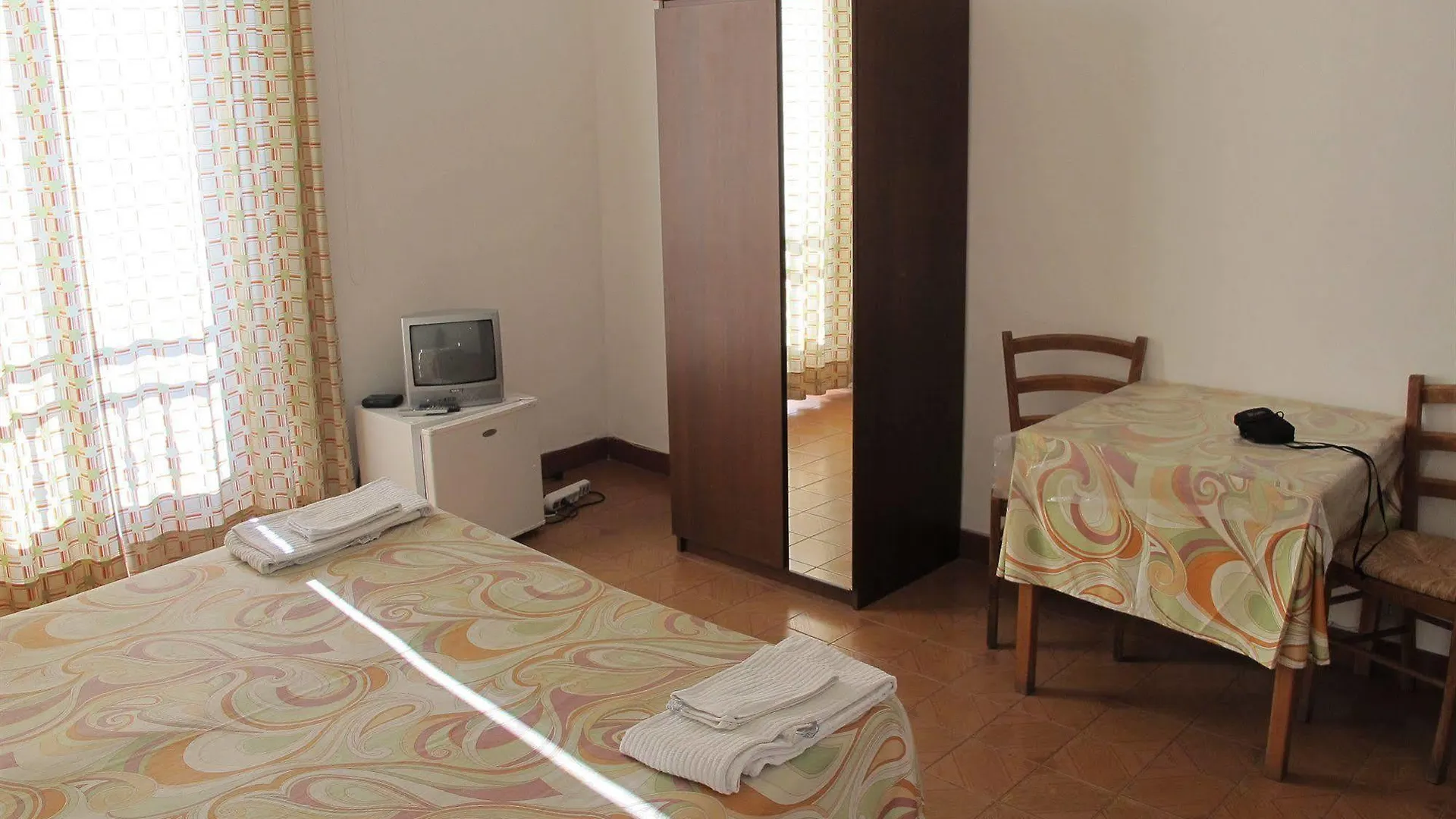 Little Italy Hotel Rome 0*,  Italy